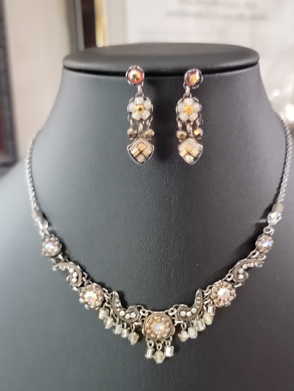 Ayala Bar Vintage-Style Silver and Cream Floral Choker/ Necklace & Earring Set